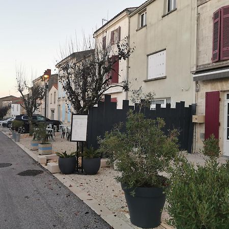 Logis Hotel & Restaurant Le Saint Savinien Exterior photo