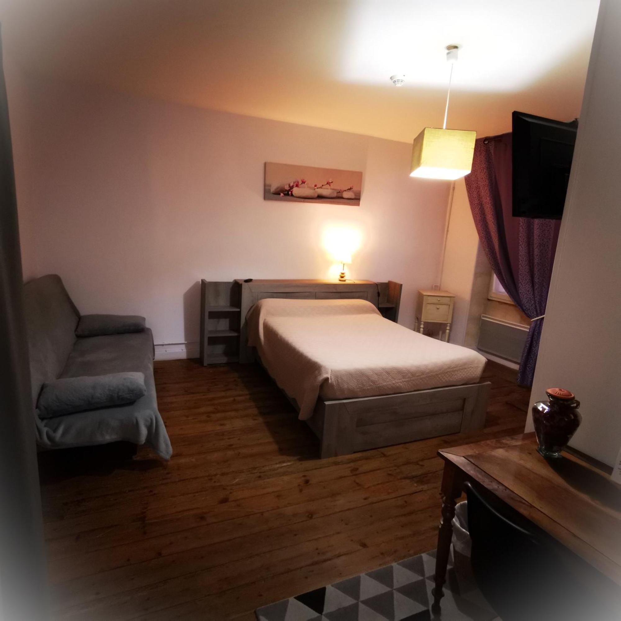 Logis Hotel & Restaurant Le Saint Savinien Exterior photo
